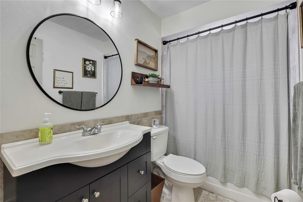 Activo con contrato: $375,000 (4 camas, 2 baños, 1884 Pies cuadrados)