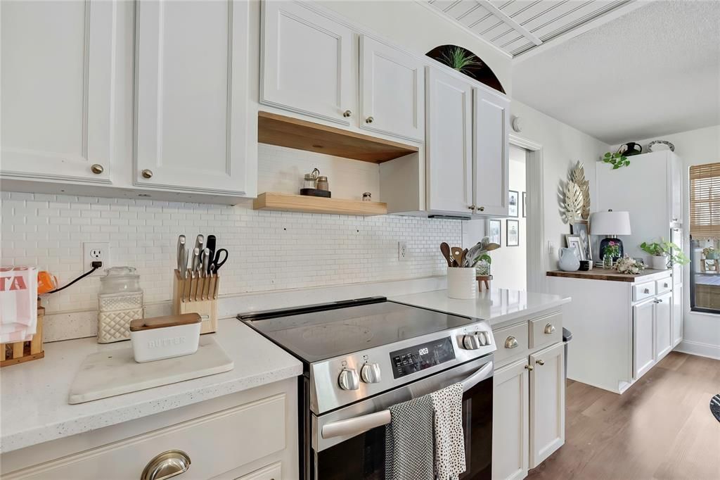 Activo con contrato: $375,000 (4 camas, 2 baños, 1884 Pies cuadrados)