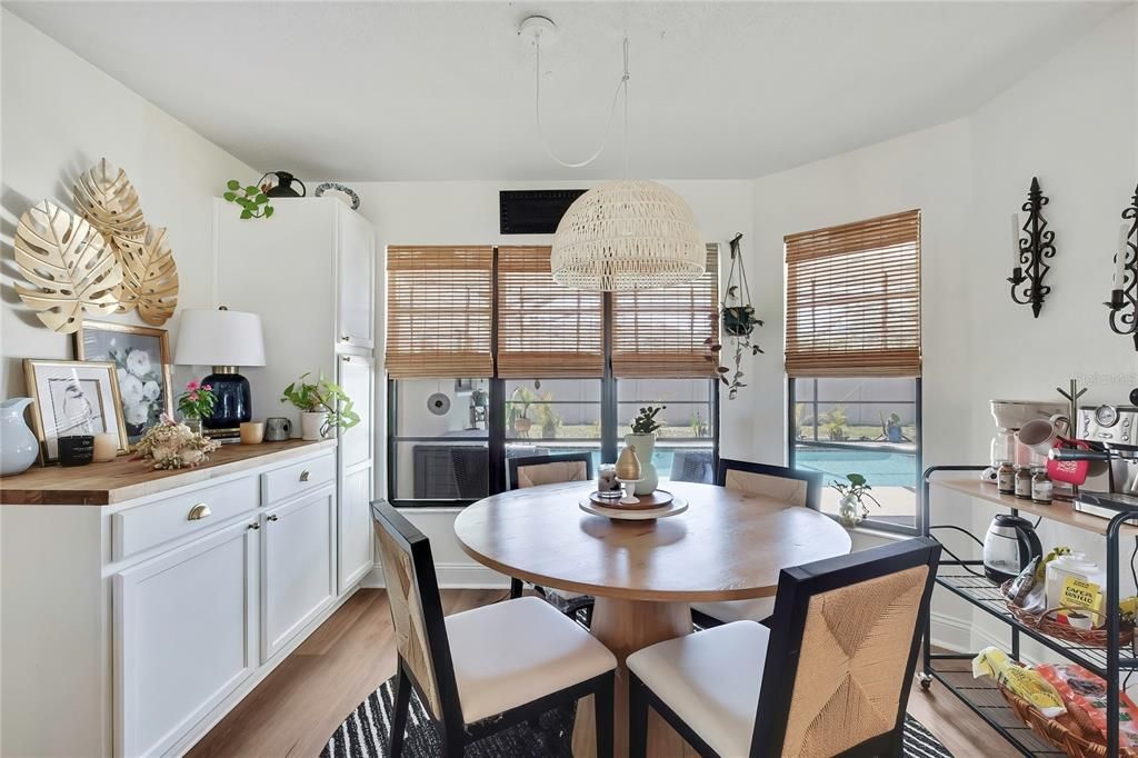Activo con contrato: $375,000 (4 camas, 2 baños, 1884 Pies cuadrados)