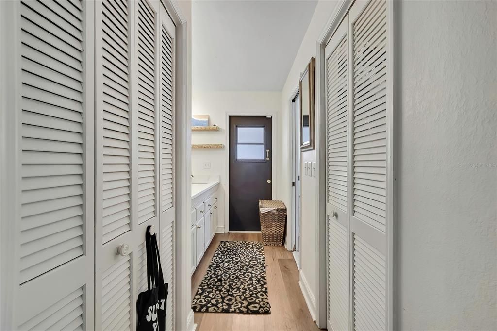 Activo con contrato: $375,000 (4 camas, 2 baños, 1884 Pies cuadrados)