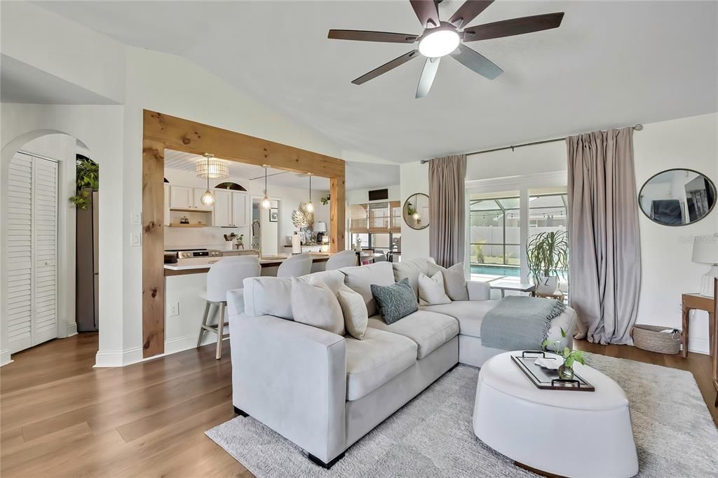 Activo con contrato: $375,000 (4 camas, 2 baños, 1884 Pies cuadrados)