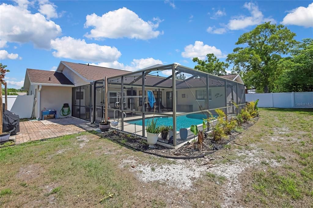 Activo con contrato: $375,000 (4 camas, 2 baños, 1884 Pies cuadrados)