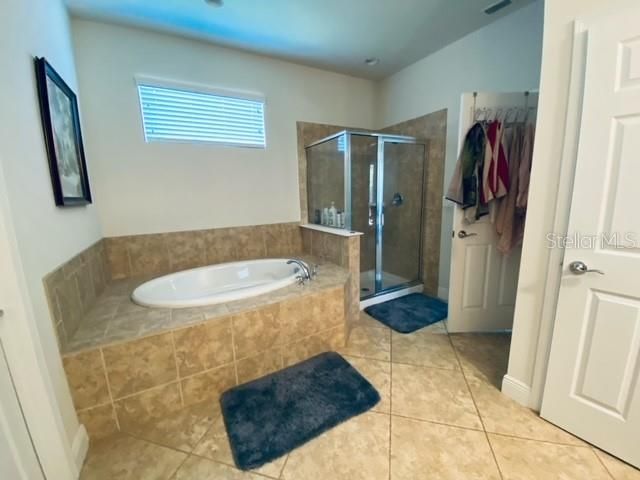 Active With Contract: $3,595 (4 beds, 3 baths, 2618 Square Feet)