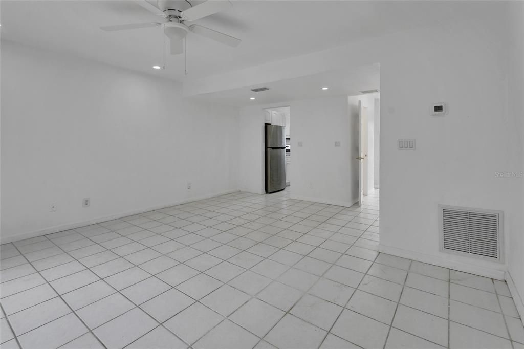 На продажу: $129,000 (2 спален, 1 ванн, 1122 Квадратных фут)