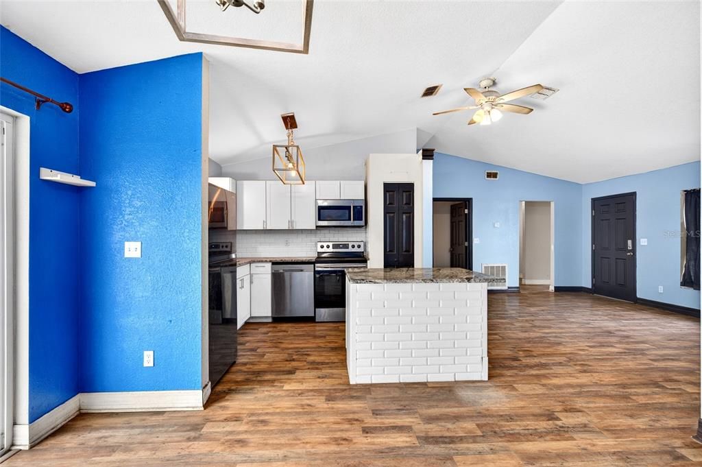 Active With Contract: $239,900 (4 beds, 2 baths, 1430 Square Feet)