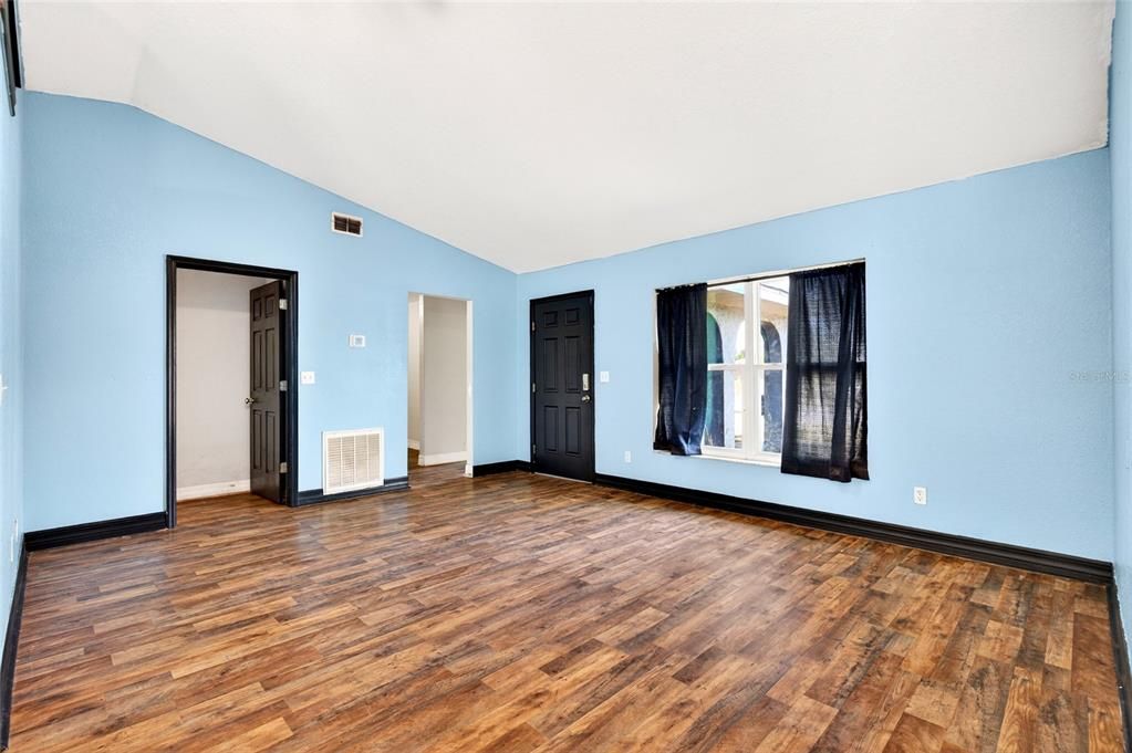Active With Contract: $239,900 (4 beds, 2 baths, 1430 Square Feet)