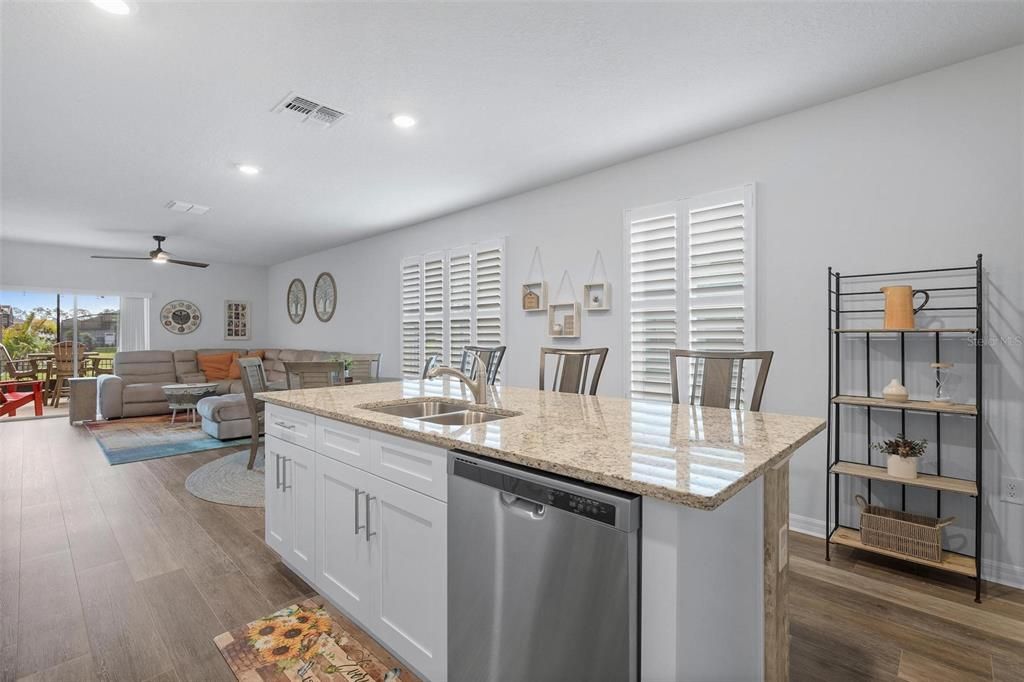 Activo con contrato: $369,900 (3 camas, 2 baños, 1653 Pies cuadrados)
