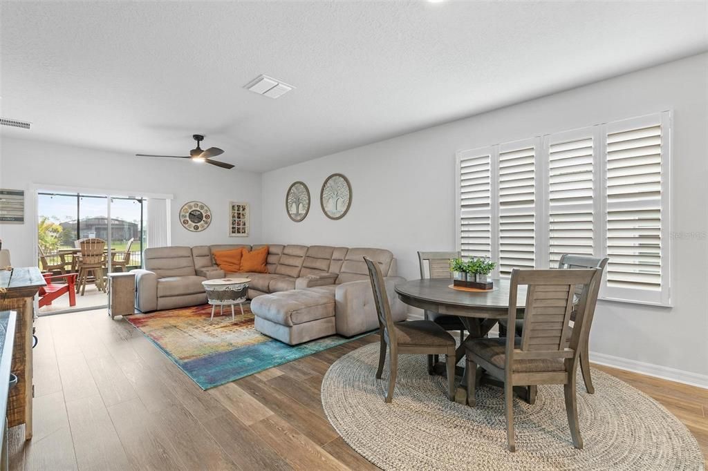 Activo con contrato: $369,900 (3 camas, 2 baños, 1653 Pies cuadrados)