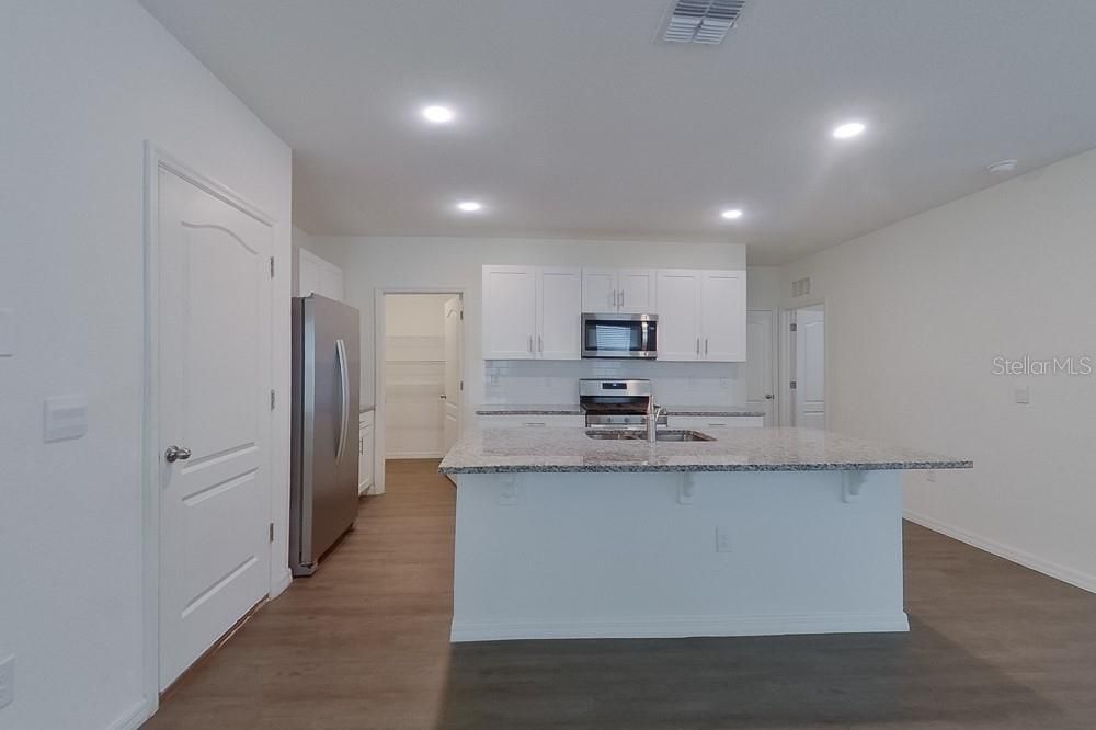 В аренду: $2,495 (5 спален, 3 ванн, 2447 Квадратных фут)