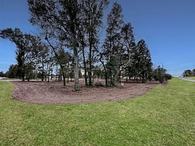 На продажу: $149,900 (2.63 acres)