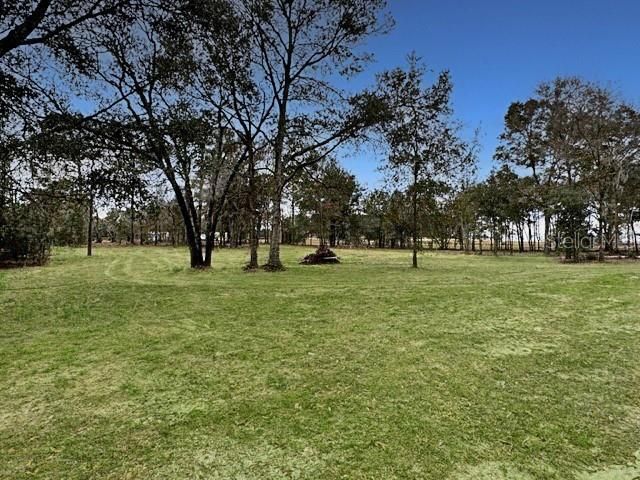На продажу: $149,900 (2.63 acres)