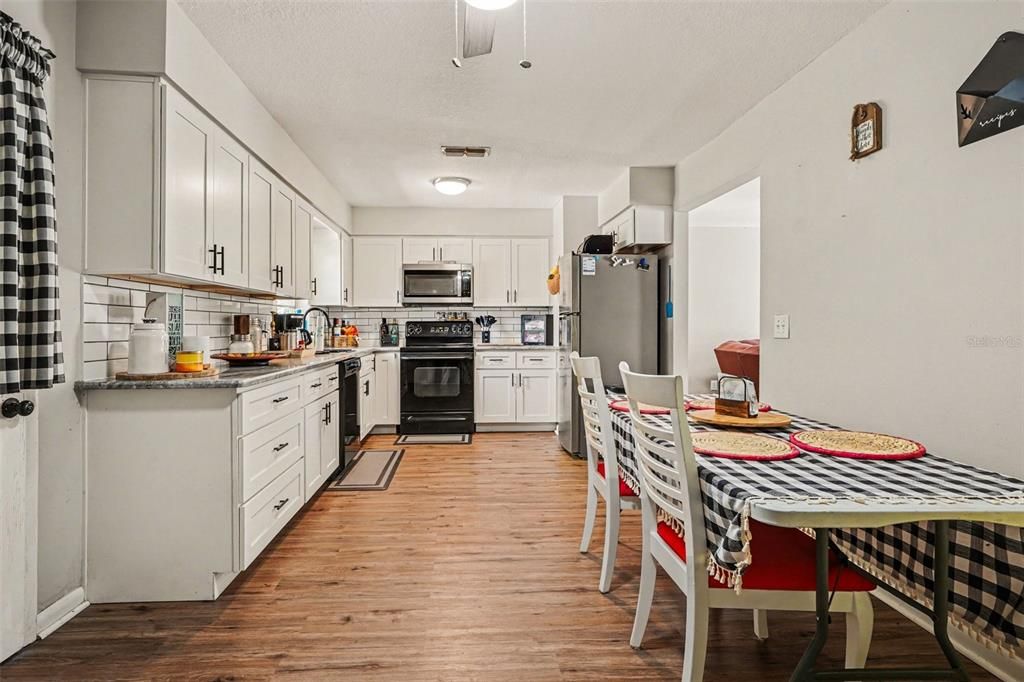 For Sale: $255,000 (3 beds, 1 baths, 1079 Square Feet)
