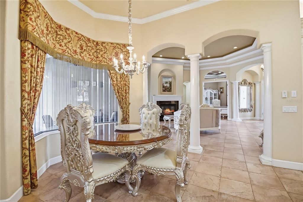 Activo con contrato: $1,150,000 (3 camas, 3 baños, 3837 Pies cuadrados)