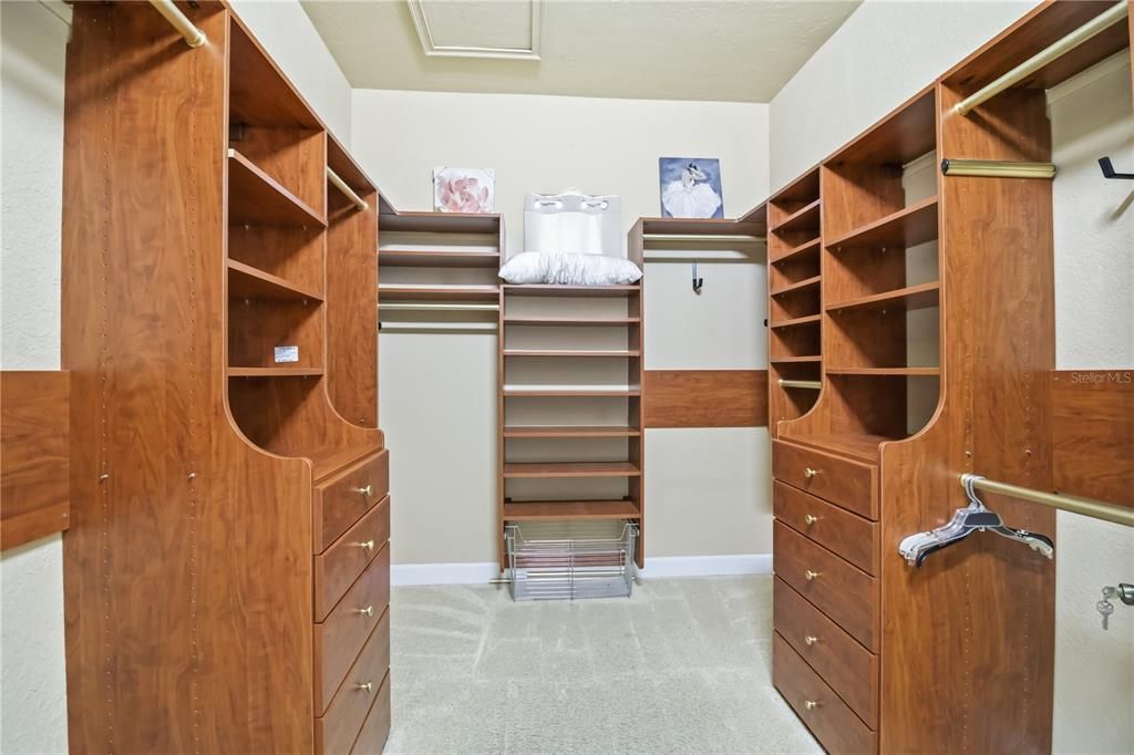 Activo con contrato: $1,150,000 (3 camas, 3 baños, 3837 Pies cuadrados)