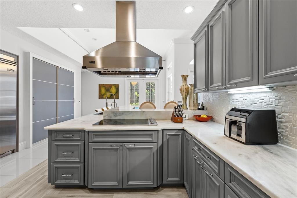 For Sale: $1,895,000 (5 beds, 4 baths, 3728 Square Feet)