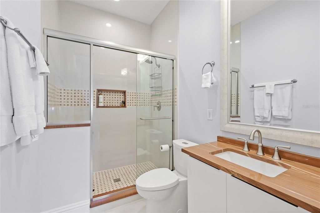 For Sale: $1,895,000 (5 beds, 4 baths, 3728 Square Feet)