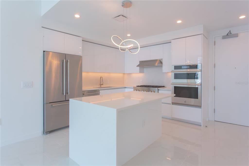 For Rent: $8,900 (2 beds, 2 baths, 1277 Square Feet)