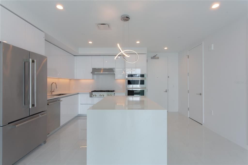 For Rent: $8,900 (2 beds, 2 baths, 1277 Square Feet)