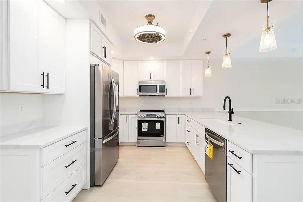 For Sale: $749,000 (3 beds, 2 baths, 1937 Square Feet)