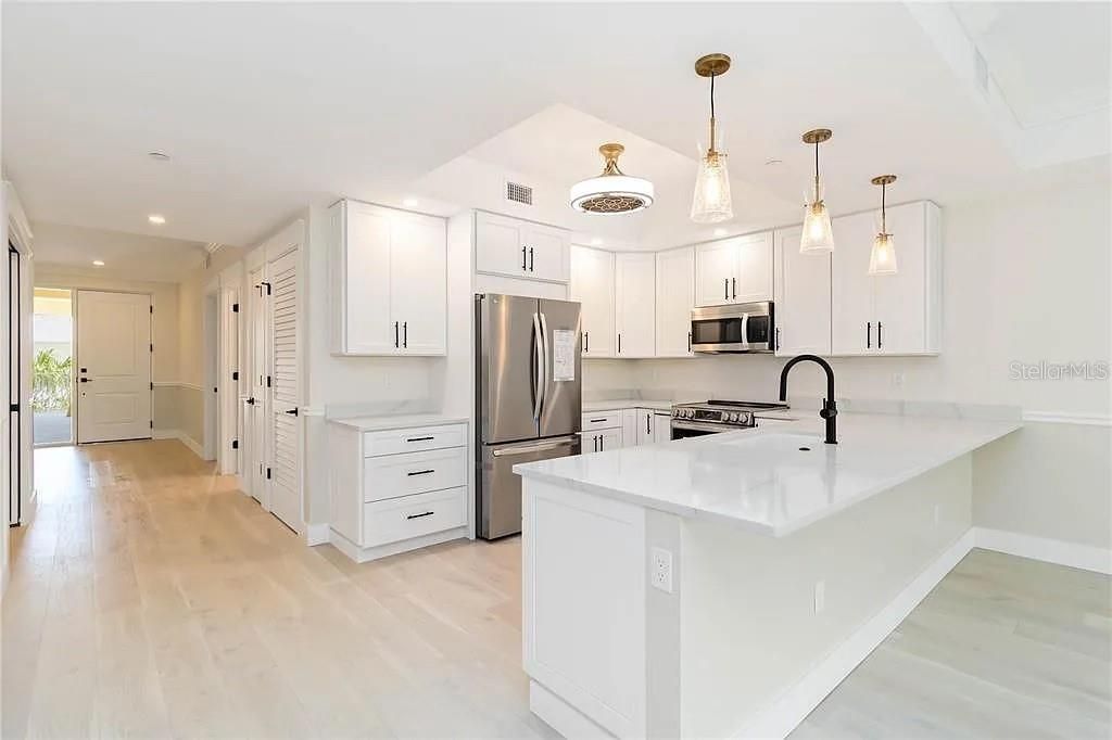 For Sale: $749,000 (3 beds, 2 baths, 1937 Square Feet)