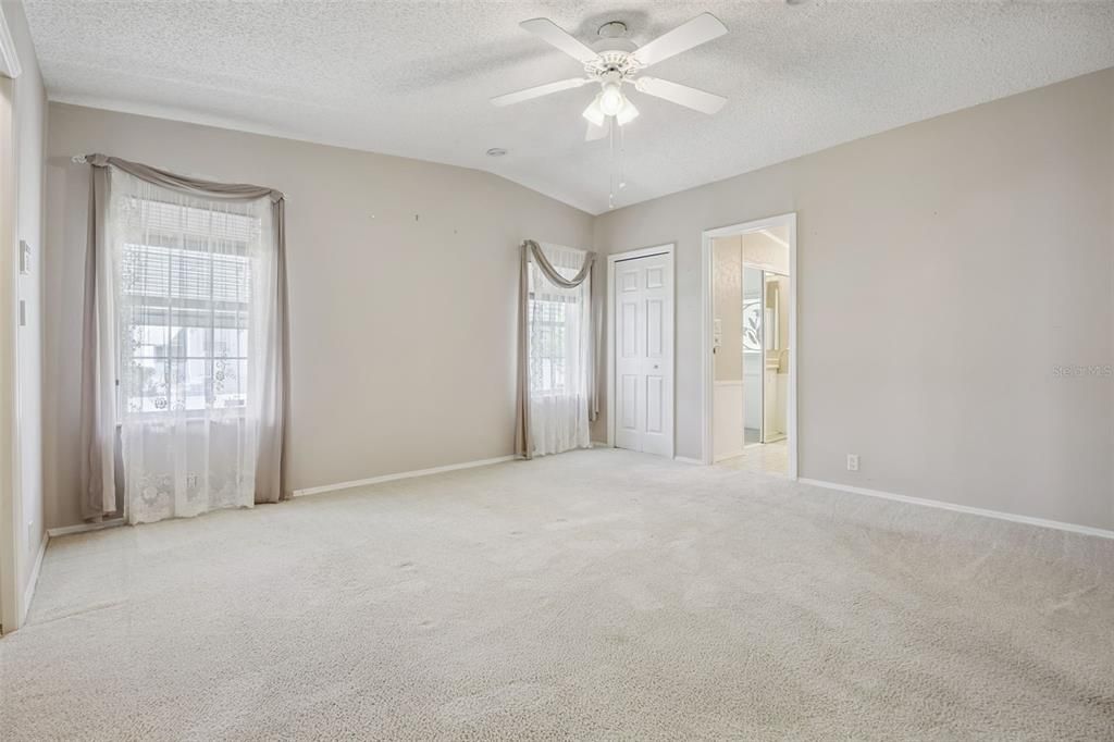 For Sale: $320,000 (3 beds, 2 baths, 2400 Square Feet)