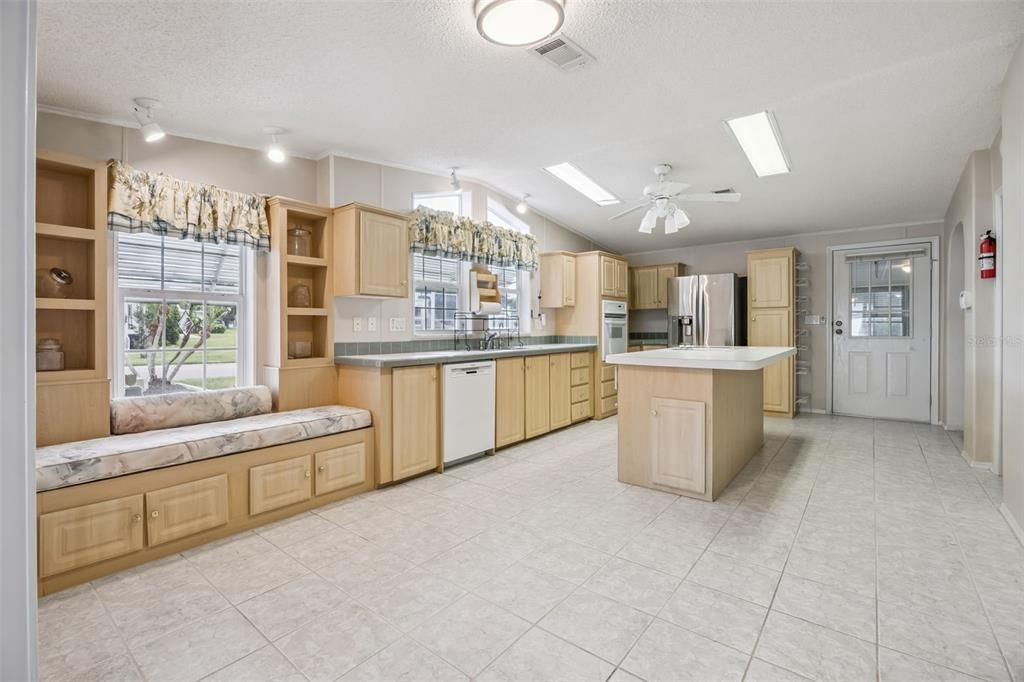 For Sale: $320,000 (3 beds, 2 baths, 2400 Square Feet)