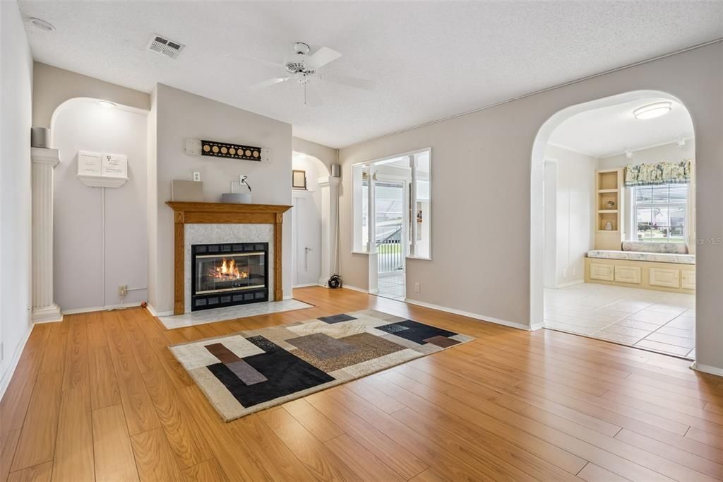 For Sale: $320,000 (3 beds, 2 baths, 2400 Square Feet)