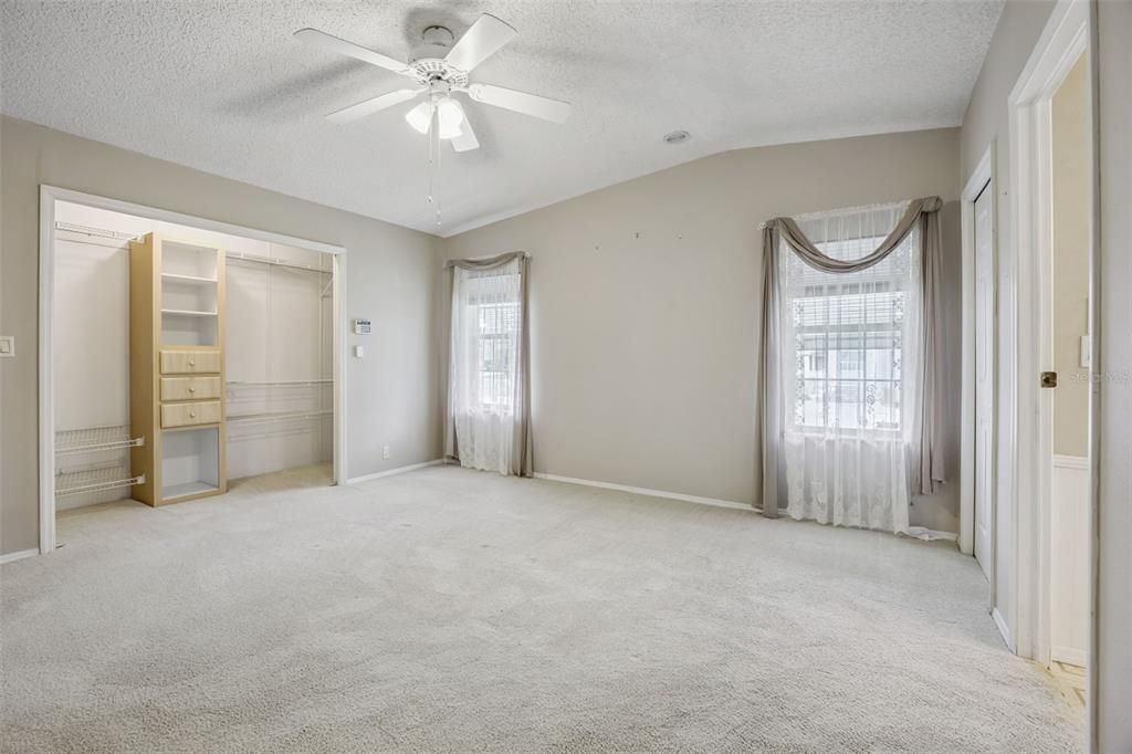 For Sale: $320,000 (3 beds, 2 baths, 2400 Square Feet)