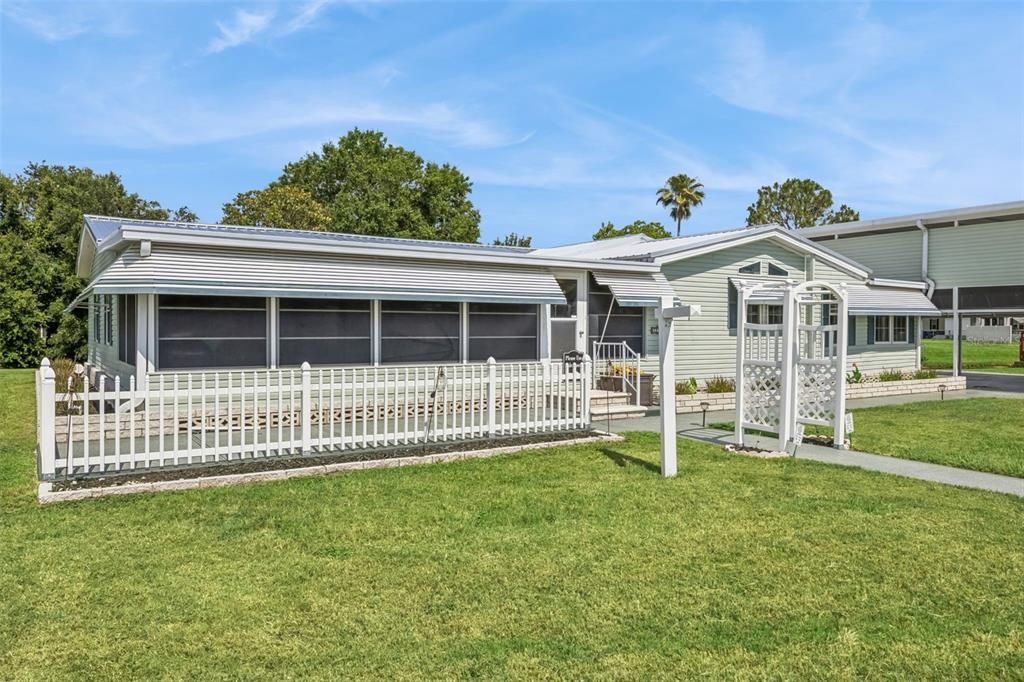 For Sale: $320,000 (3 beds, 2 baths, 2400 Square Feet)