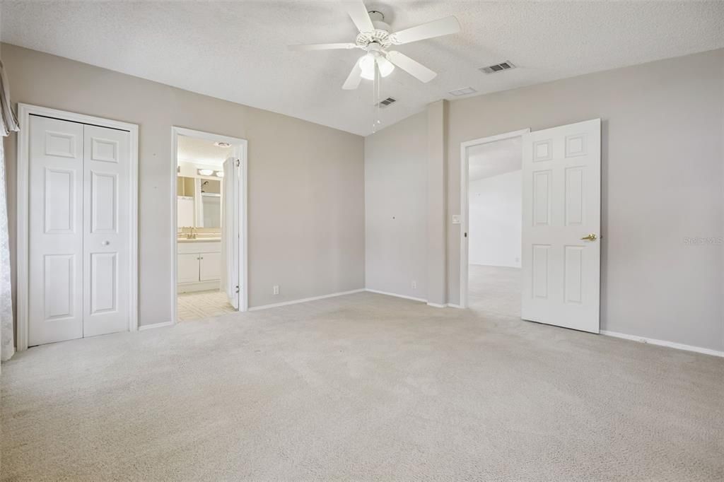 For Sale: $320,000 (3 beds, 2 baths, 2400 Square Feet)