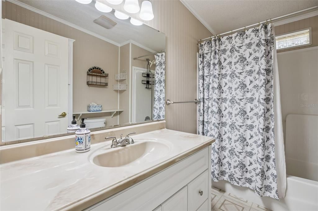 For Sale: $320,000 (3 beds, 2 baths, 2400 Square Feet)