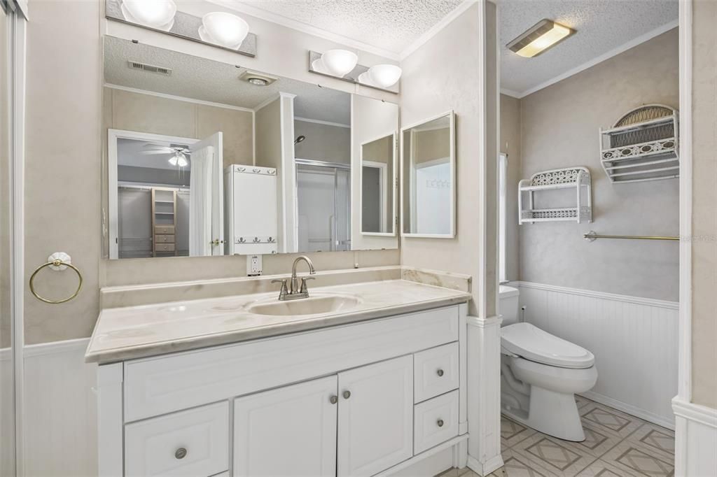 For Sale: $320,000 (3 beds, 2 baths, 2400 Square Feet)