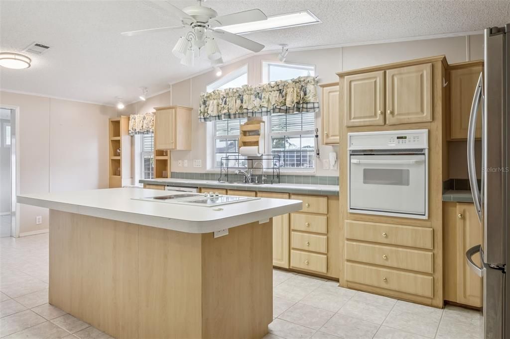 For Sale: $320,000 (3 beds, 2 baths, 2400 Square Feet)