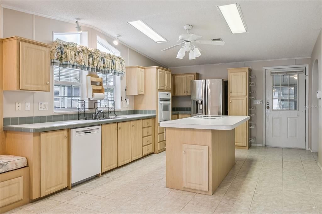 For Sale: $320,000 (3 beds, 2 baths, 2400 Square Feet)