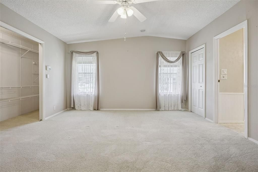 For Sale: $320,000 (3 beds, 2 baths, 2400 Square Feet)