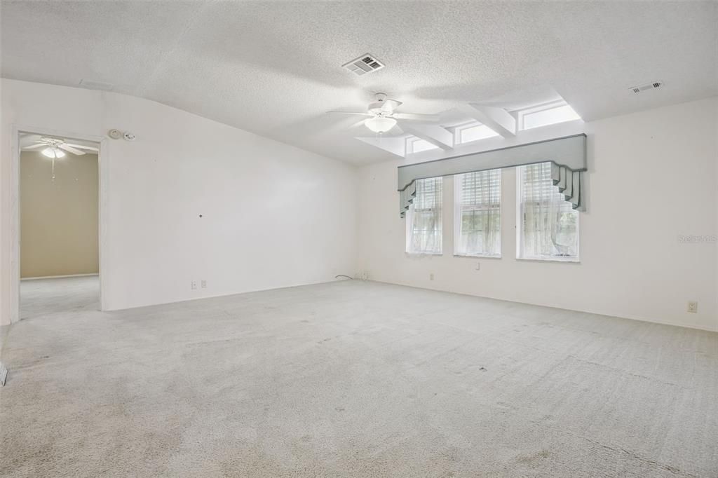 For Sale: $320,000 (3 beds, 2 baths, 2400 Square Feet)