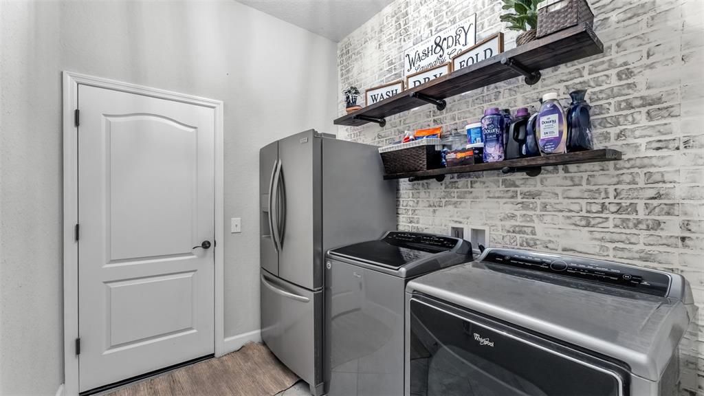 For Sale: $475,000 (4 beds, 3 baths, 2392 Square Feet)