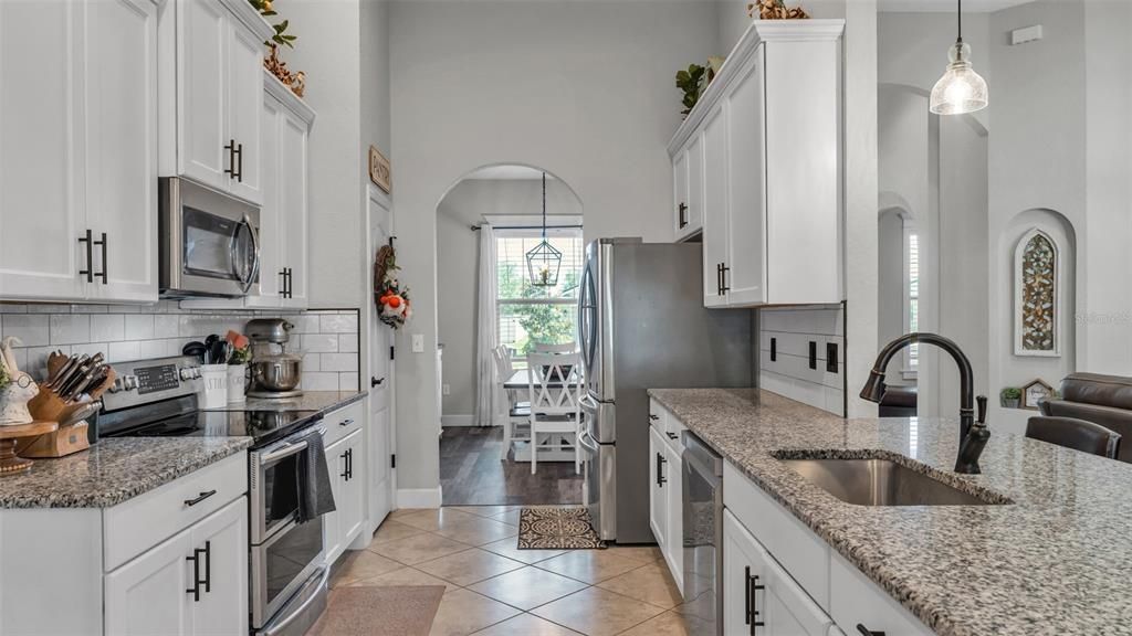 For Sale: $475,000 (4 beds, 3 baths, 2392 Square Feet)
