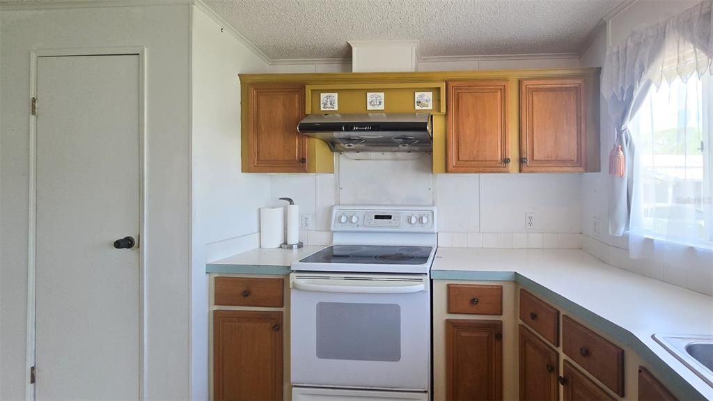 На продажу: $159,000 (2 спален, 2 ванн, 1591 Квадратных фут)