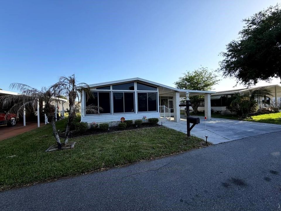For Rent: $2,100 (2 beds, 2 baths, 950 Square Feet)