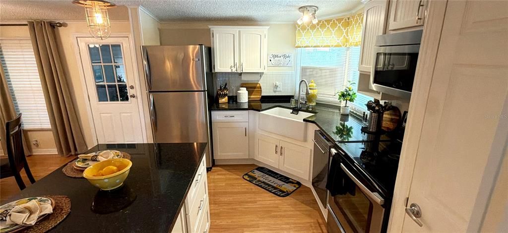 For Rent: $2,100 (2 beds, 2 baths, 950 Square Feet)