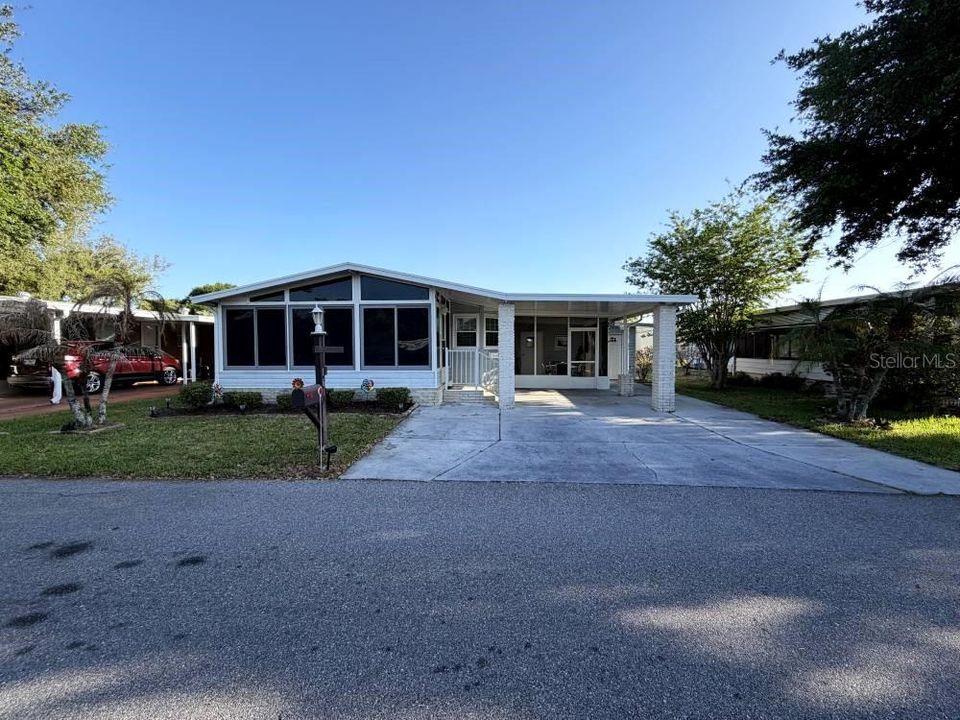 For Rent: $2,100 (2 beds, 2 baths, 950 Square Feet)