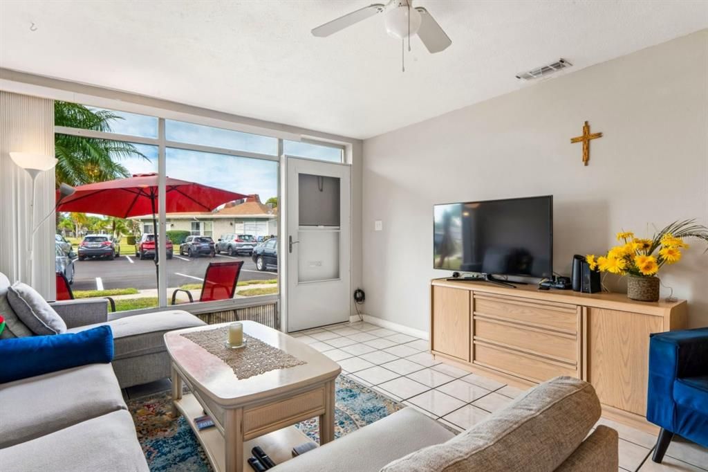 En Venta: $129,000 (2 camas, 1 baños, 825 Pies cuadrados)