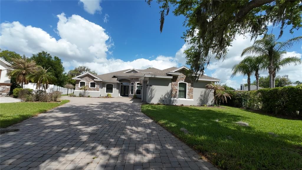 En Venta: $1,095,000 (5 camas, 4 baños, 4195 Pies cuadrados)