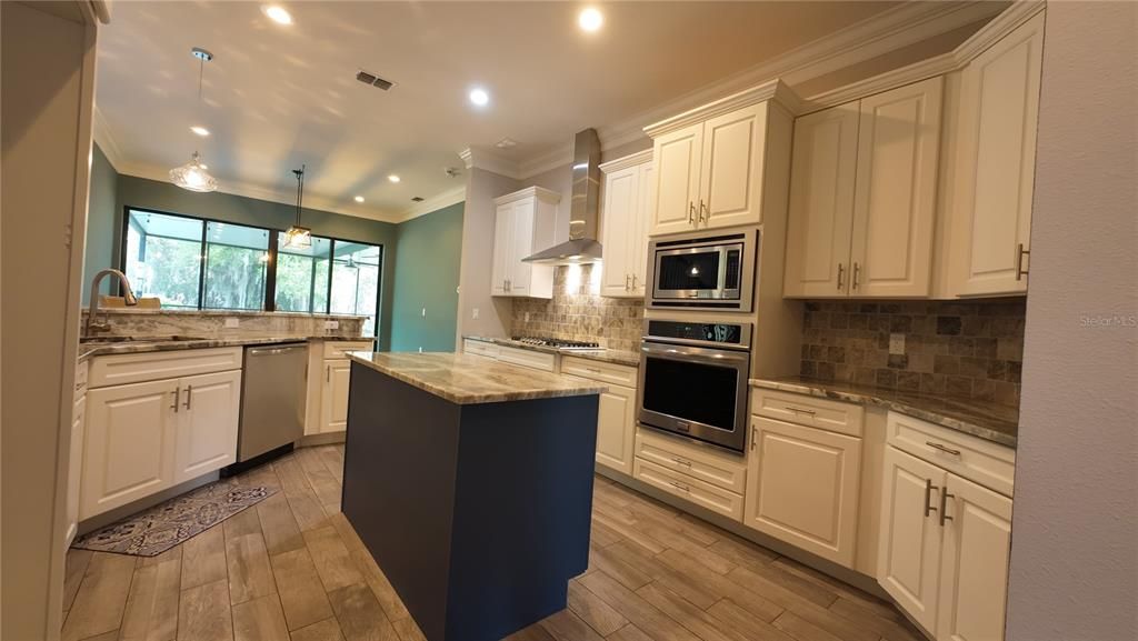En Venta: $1,095,000 (5 camas, 4 baños, 4195 Pies cuadrados)