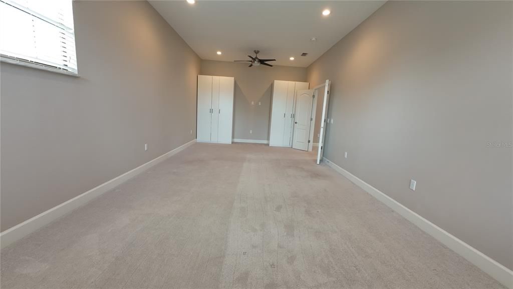 En Venta: $1,095,000 (5 camas, 4 baños, 4195 Pies cuadrados)