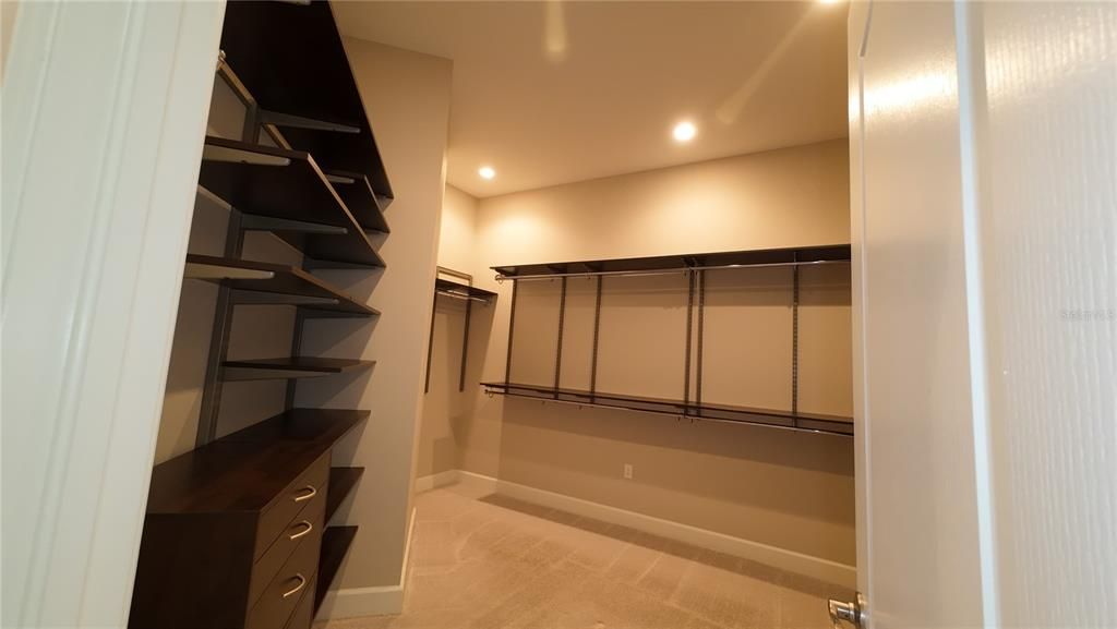 En Venta: $1,095,000 (5 camas, 4 baños, 4195 Pies cuadrados)