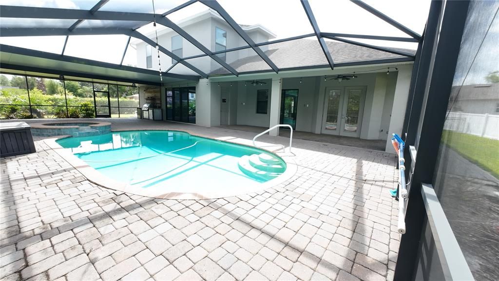 En Venta: $1,095,000 (5 camas, 4 baños, 4195 Pies cuadrados)