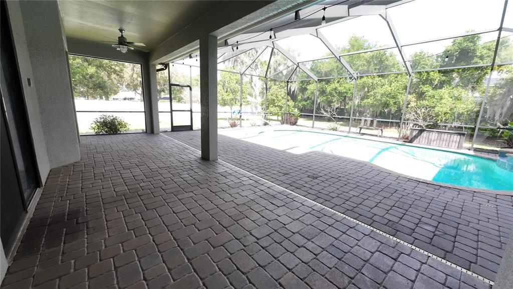 En Venta: $1,095,000 (5 camas, 4 baños, 4195 Pies cuadrados)