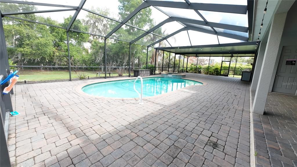 En Venta: $1,095,000 (5 camas, 4 baños, 4195 Pies cuadrados)